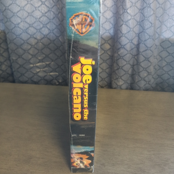 Joe Versus The Volcano Vhs New And Sealed - Picture 3 of 6